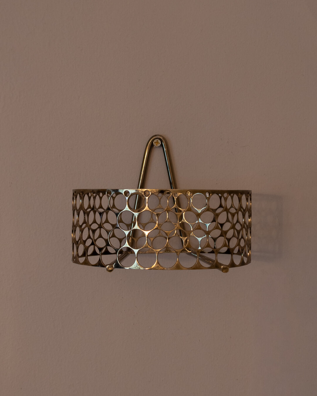 Metallinen seinäamppeli