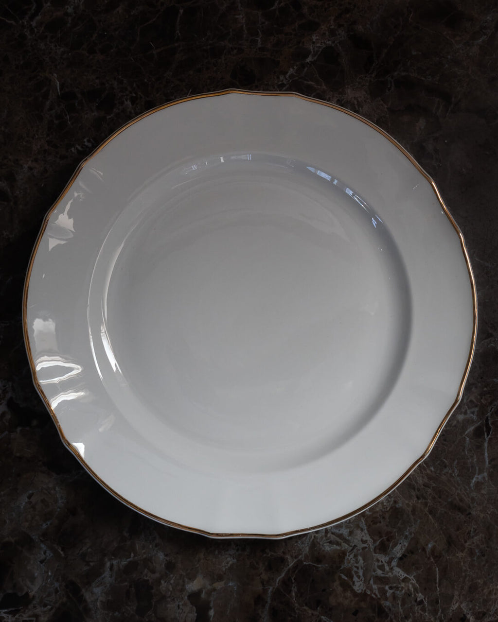 Vuokrattava pyöreä tarjoiluastia